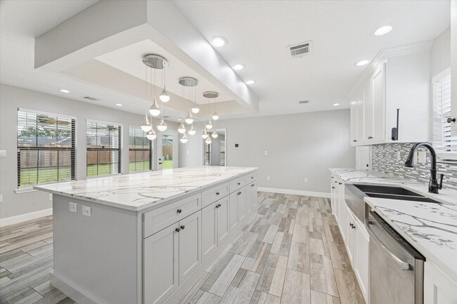 Building Photo - 2511 Nelwood Dr