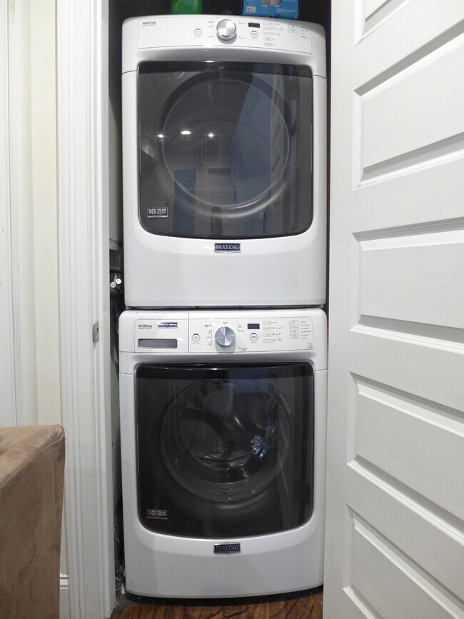 Building Photo - 1906 Washington St