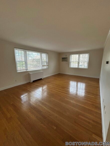 Building Photo - 7 Captain Parker Arms