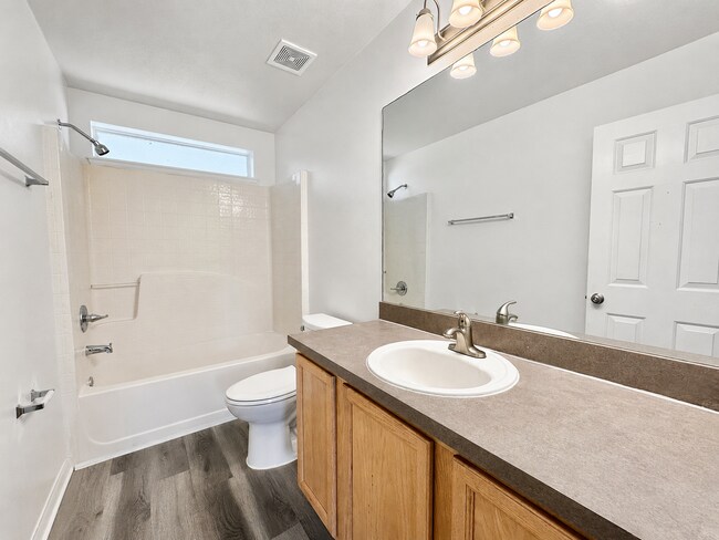 Building Photo - Affordable comfort with space where it counts - 3Bedrooms / 2Baths home in Deltona!