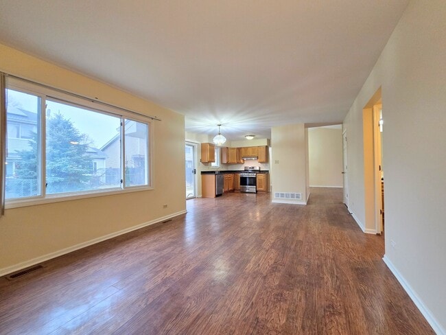 Building Photo - 1013 Meadow Lake Dr