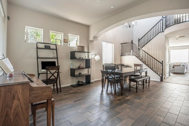 Building Photo - 8336 Cantwell Dr