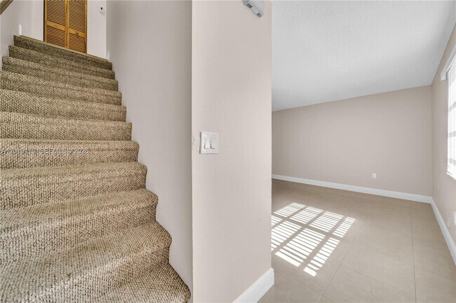 Building Photo - 671 W 80th St