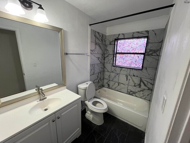 Building Photo - 2908 Cunningham Dr