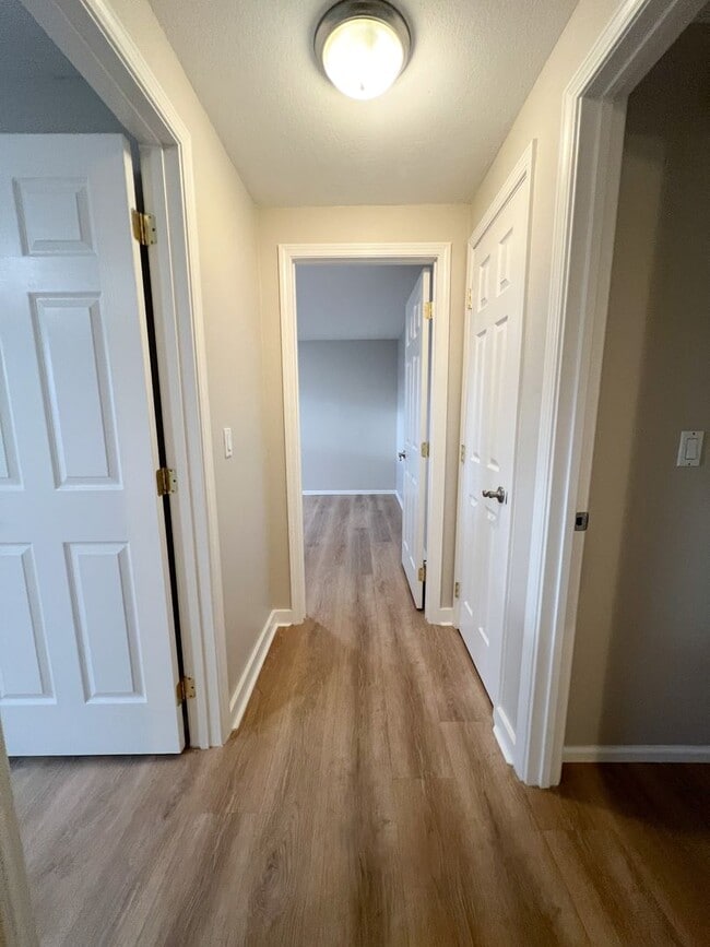 Building Photo - 3 Bedroom, 2 bath 1836 sqft House in Sunset Village