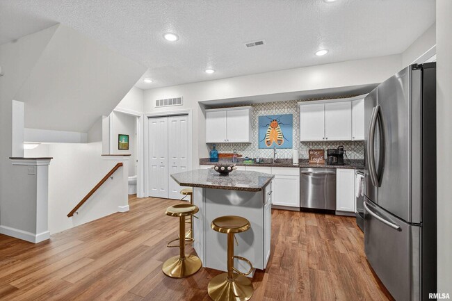 Building Photo - 4833 Lauren Ln