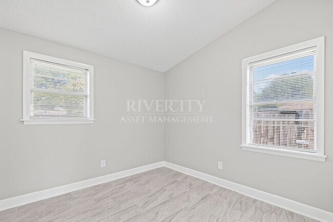 Building Photo - 5040 Colewood Ave