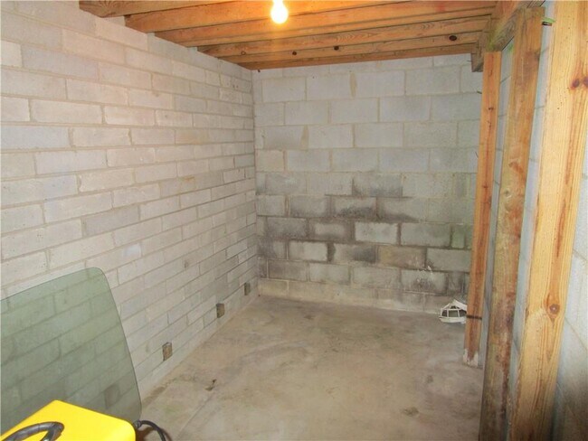 Building Photo - 1147 Enota Cir NE