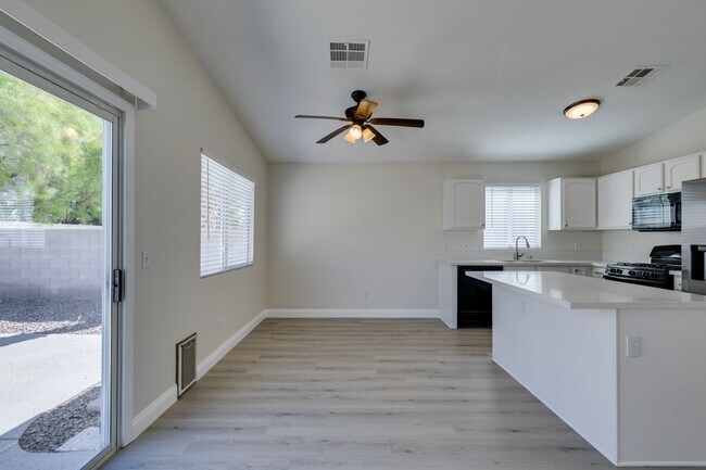 Building Photo - Stunning 3 bedroom, 2 bathroom house located in Silverado Ranch.