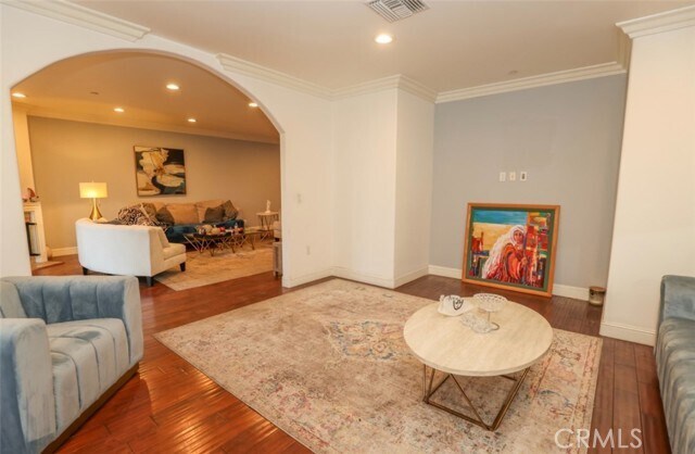 Building Photo - 13037 Moorpark St