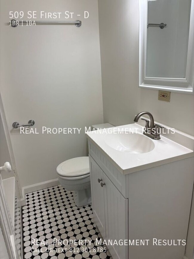 Building Photo - 509 SE First St-D