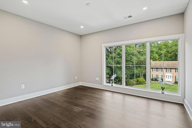 Building Photo - 9615 Locust Hill Dr
