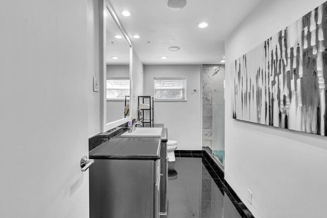 Building Photo - 746 NE 16th Terrace