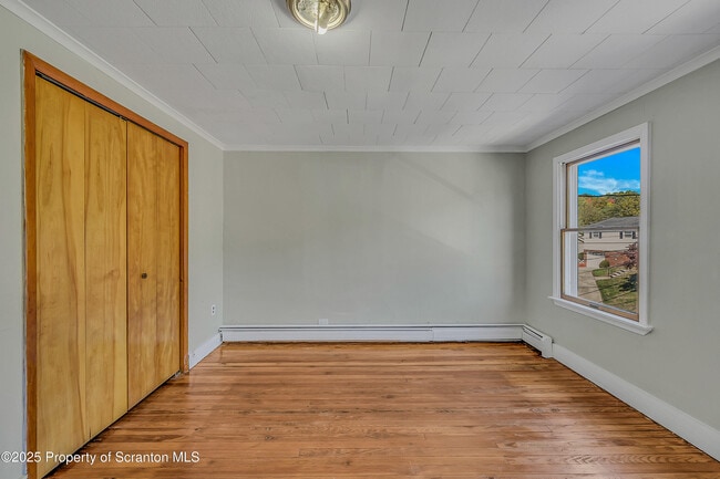 Building Photo - 19 W Bergh St