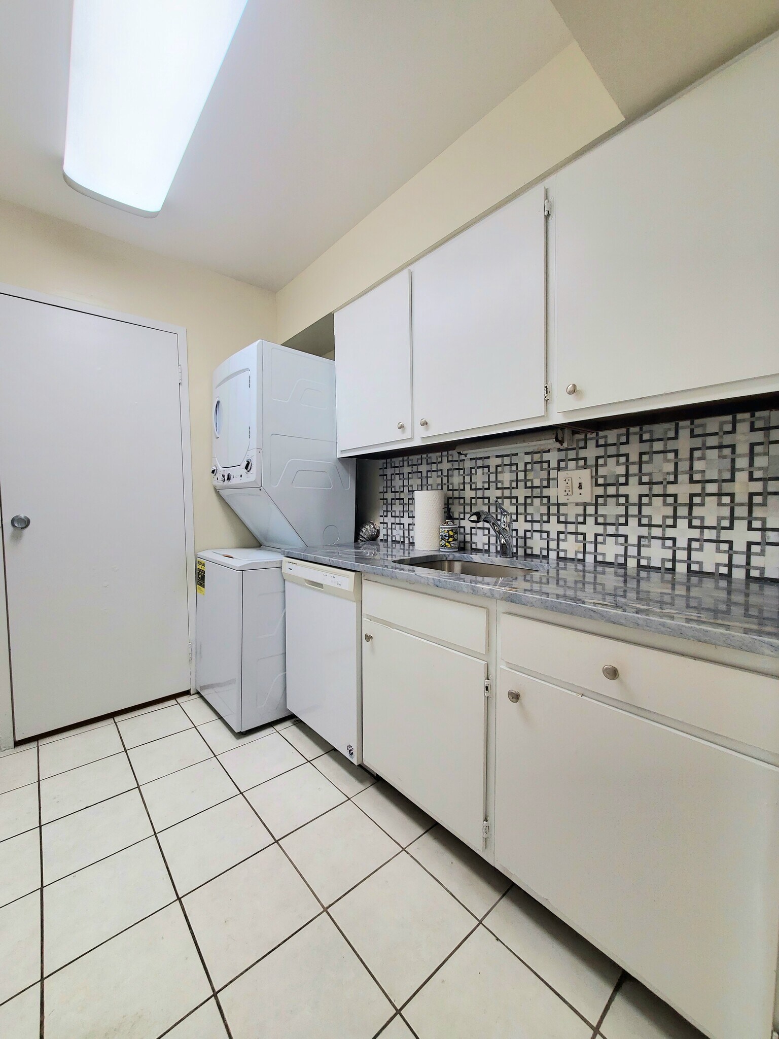 Building Photo - 6936 Hanover Pky