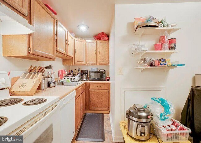 Building Photo - 869 Hollins St