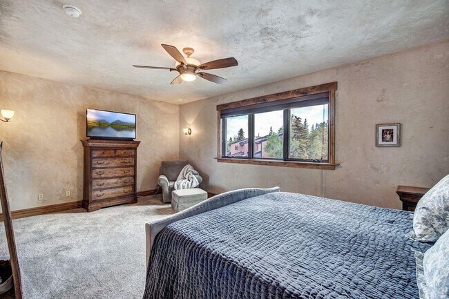 Building Photo - Home in Willowbrook for Rent