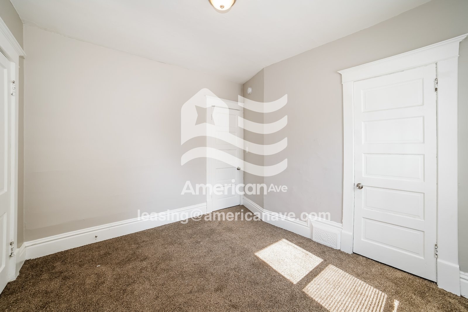 Building Photo - 419 E Maywood Ave