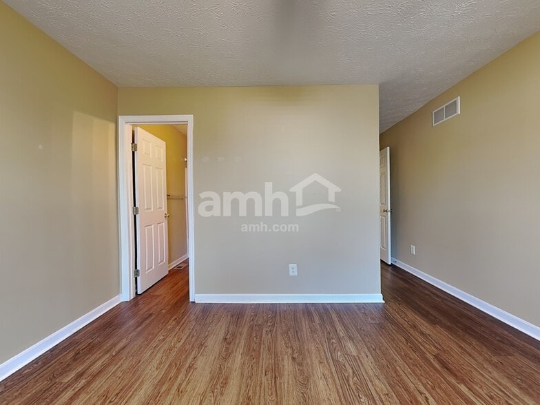 Building Photo - 71 Meadowcrest Dr