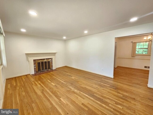 Building Photo - 5683 Ravenel Ln