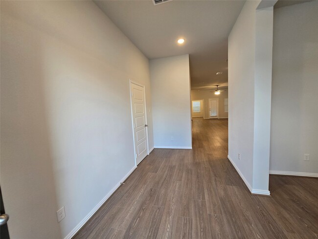 Building Photo - 2215 Villa Bella Ln