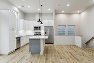 Building Photo - 5233 Hillman St