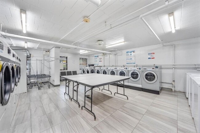 Building Photo - 9060 Palisade Ave