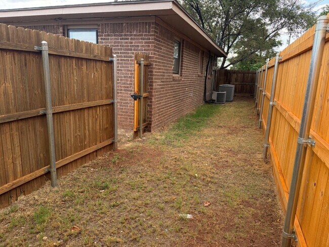 Building Photo - 2113 S Loop 289