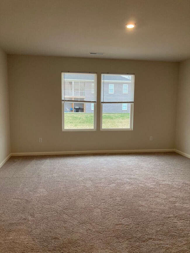 Building Photo - 117 Elegance Wy