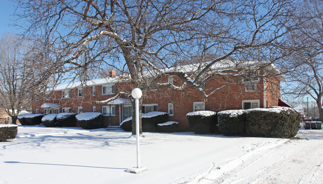 Primary Photo - 440 E Ridge Rd