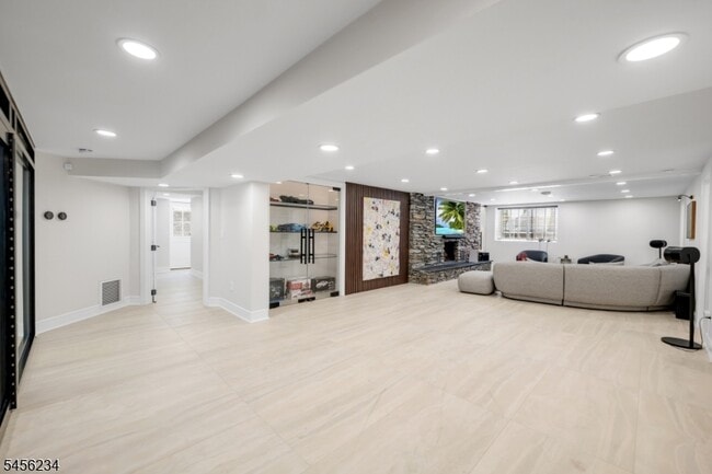 Building Photo - 22 Berkshire Pl