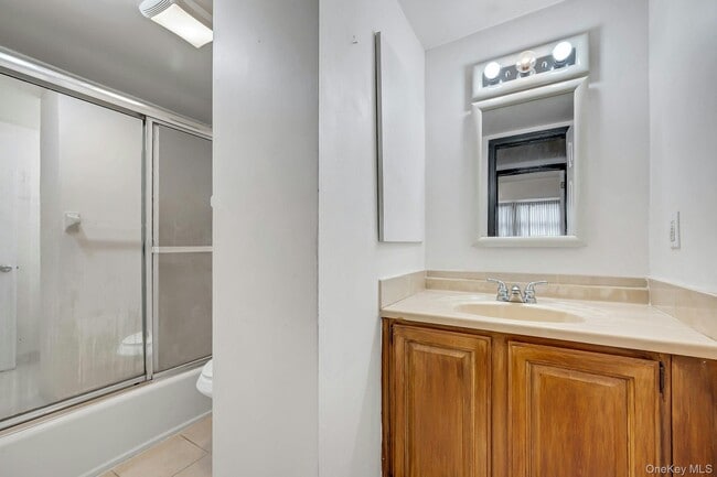 Building Photo - 417 City Island Ave