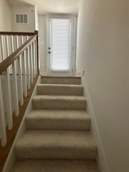 Building Photo - 43396 Farringdon Sq