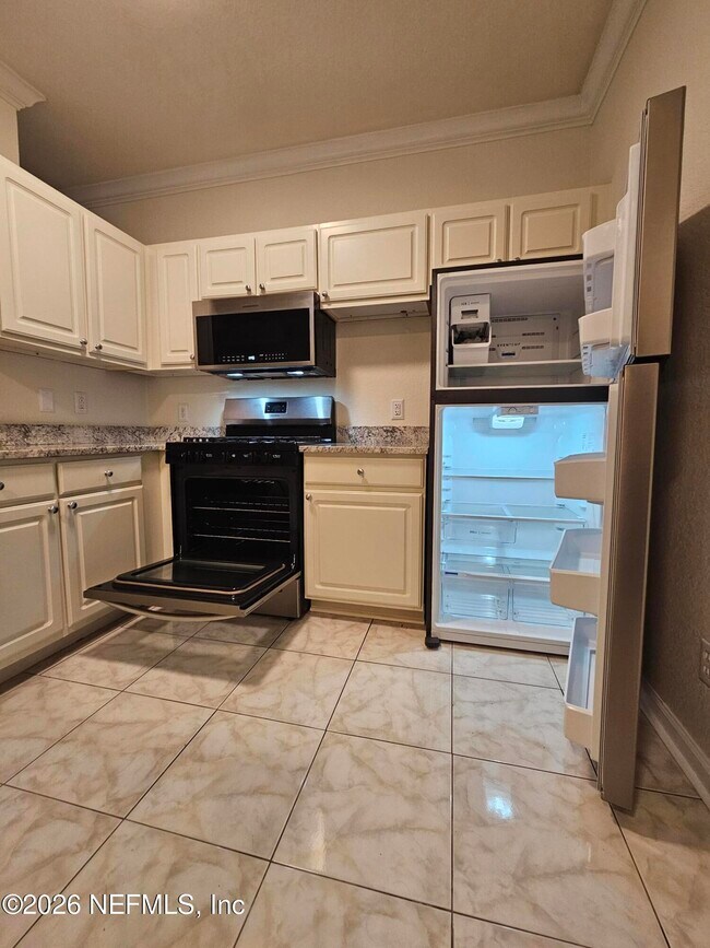 Building Photo - 13810 Sutton Park Dr N