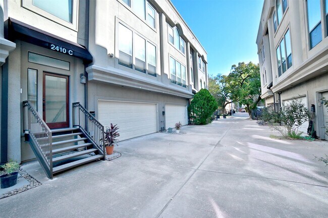 Building Photo - 2410 Dorrington St