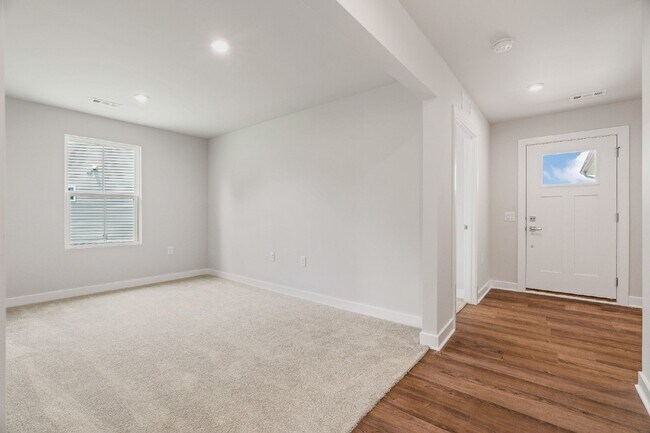 Building Photo - Beautiful White House Home | Granite Counters, Gas Range & One-Level Living