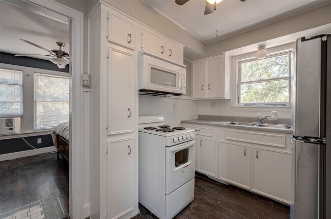 Building Photo - 415 Fairbanks St