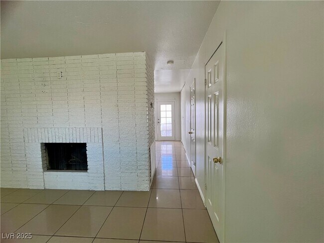 Building Photo - 109 Greenbriar Townhouse Way