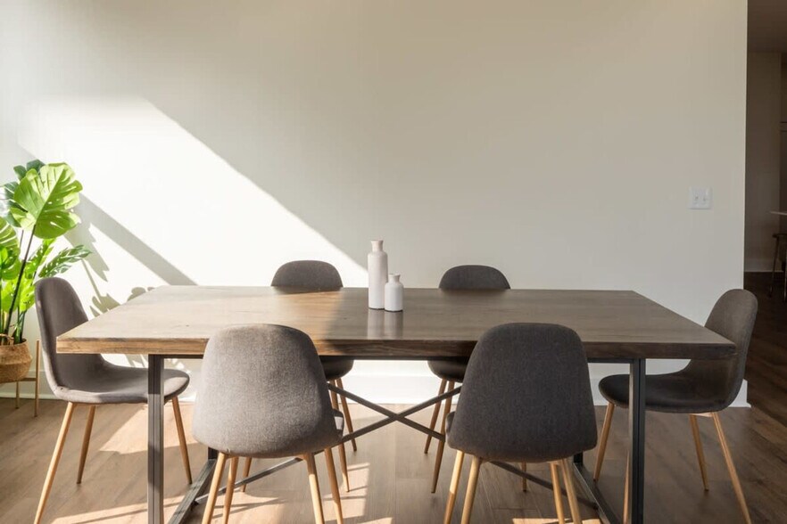 Building Photo - 150 S 6th St