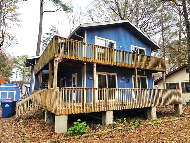 Building Photo - 13 Sailors Way