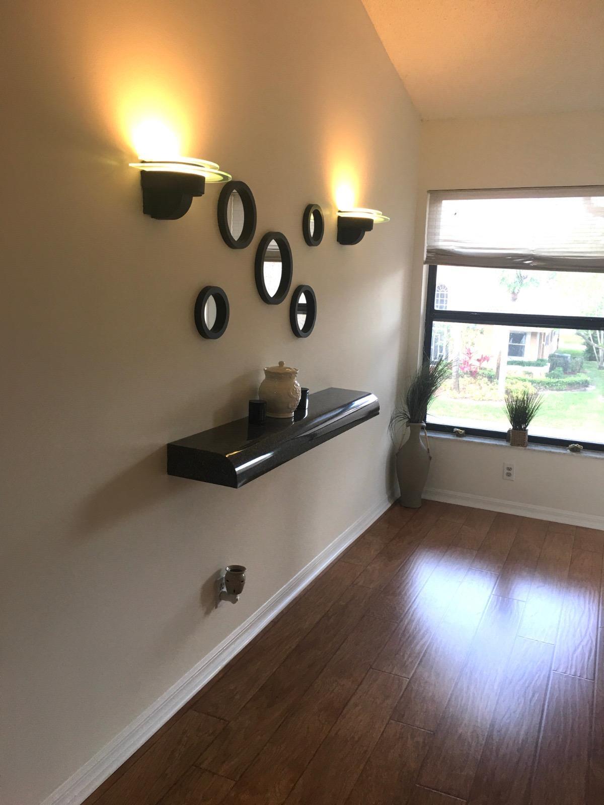 Building Photo - 10910 Lakemore Ln