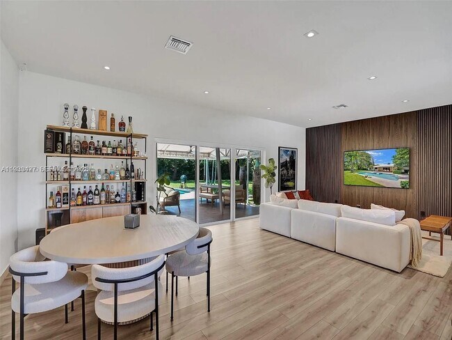 Building Photo - 5705 SW 60th Ave