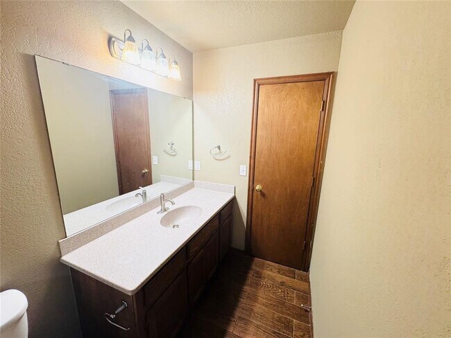 Building Photo - 209 Bradgate Dr