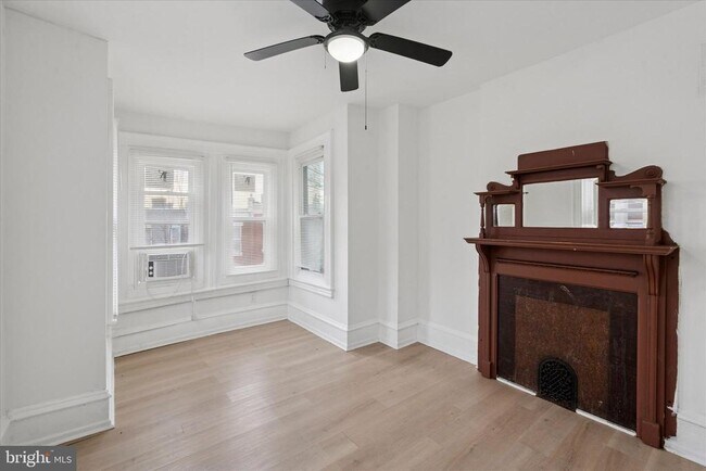 Building Photo - 2054 W Glenwood Ave