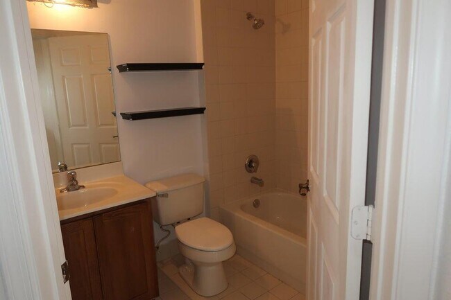 Building Photo - 3030 Laurel Ridge Cir