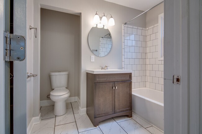 Building Photo - 517 Walnut St