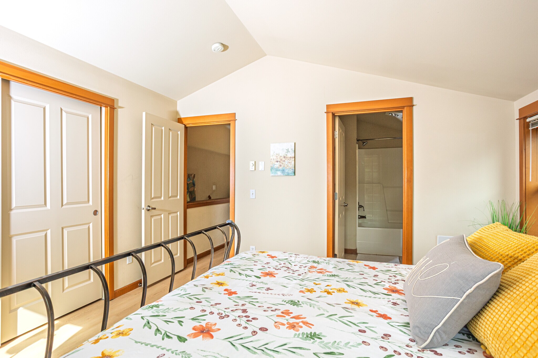 Building Photo - 3314 Wetmore Ave S