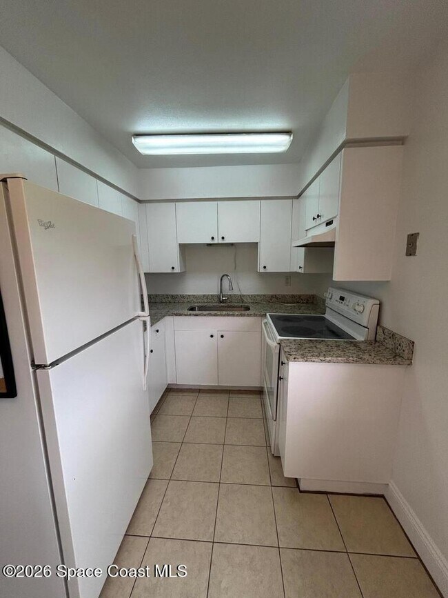 Building Photo - 1750 Cowan Dr