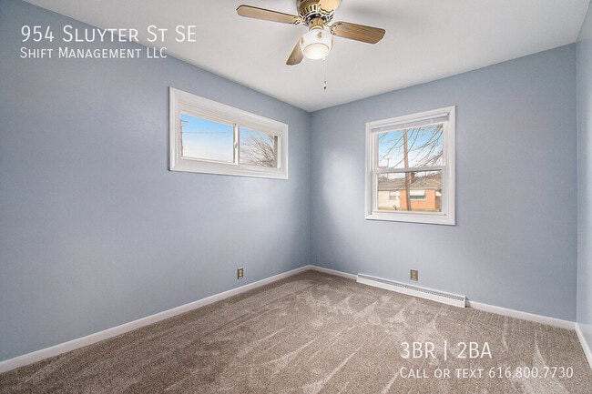 Building Photo - 954 Sluyter St SE