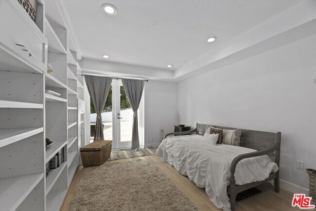 Building Photo - 641 Walther Way